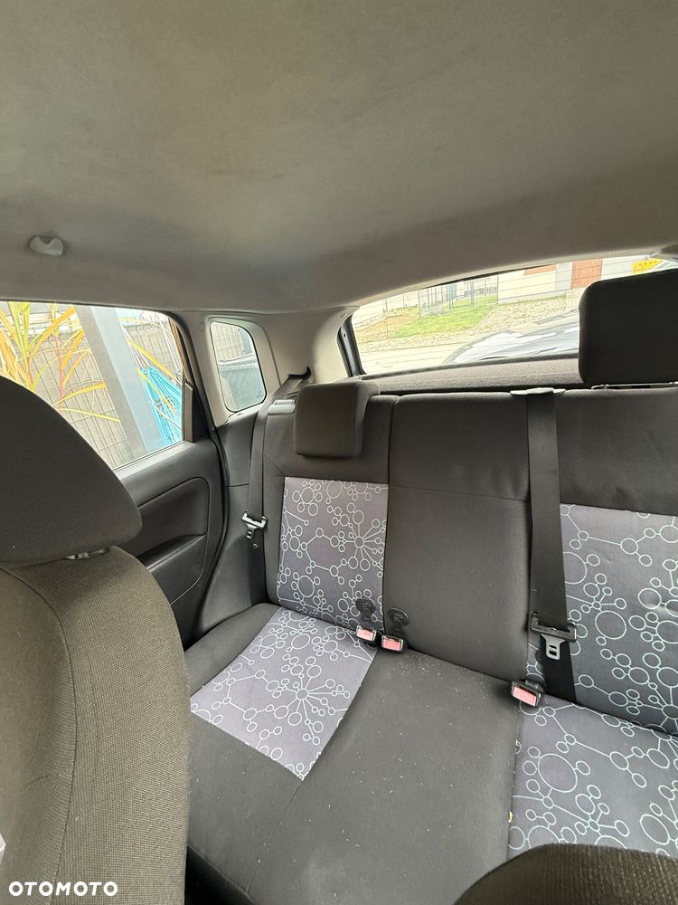 Ford Fiesta 1.3 Ambiente - 6