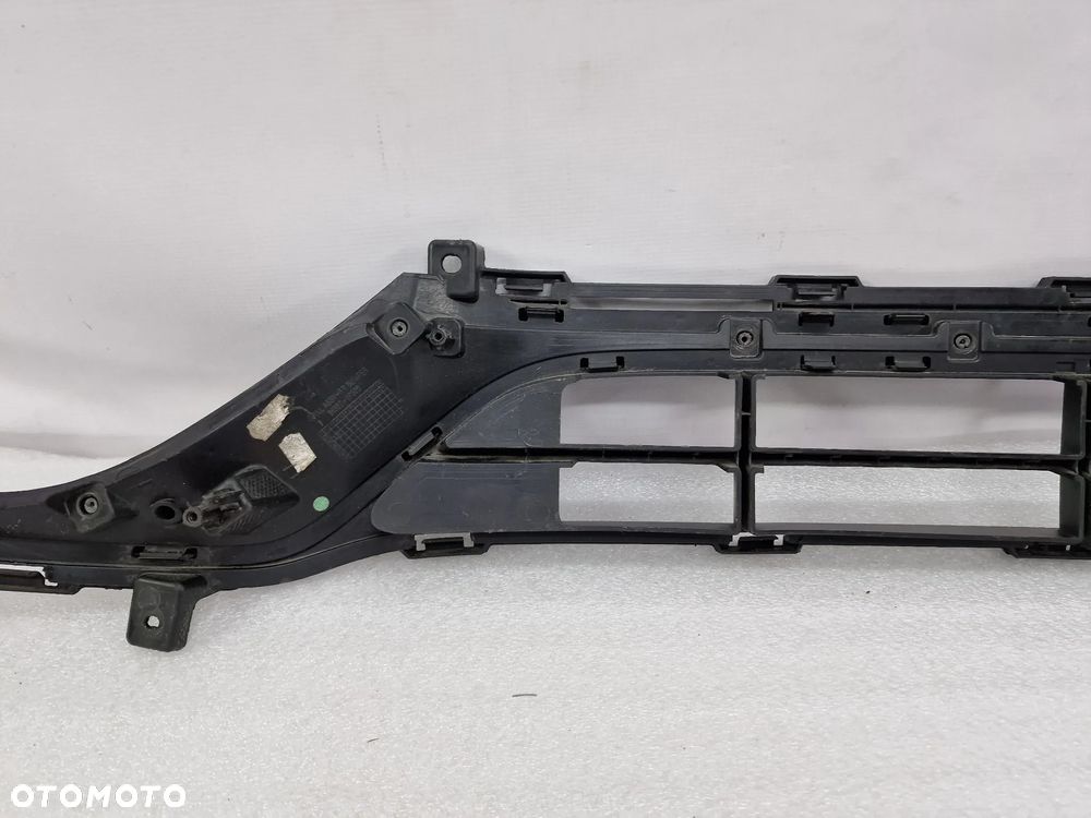 KIA VENGA LIFT 14- KRATKA ŚRODKOWA ZDERZAKA PRZEDNIEGO PRZÓD , NR 86560-1P500 , NR AUKCJI KR385 - 16