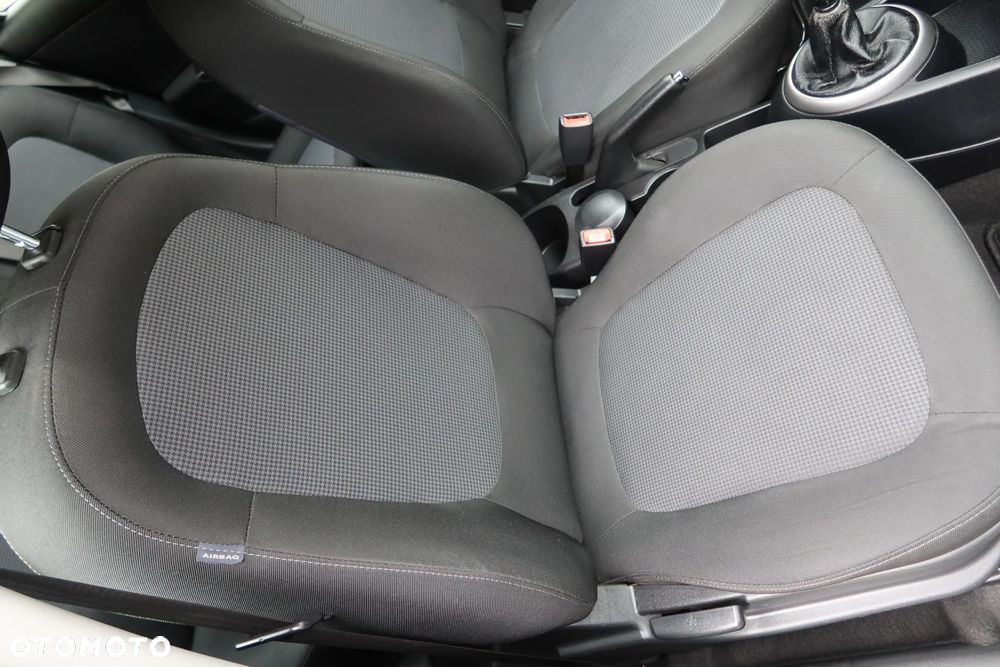Hyundai i20 - 24