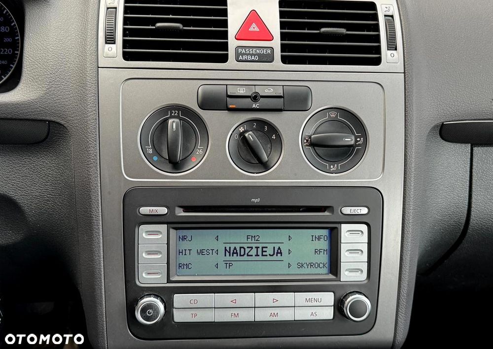 Volkswagen Touran - 28