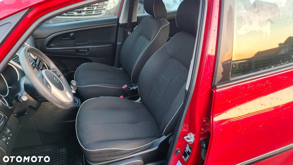 Kia Venga 1.6 M - 10