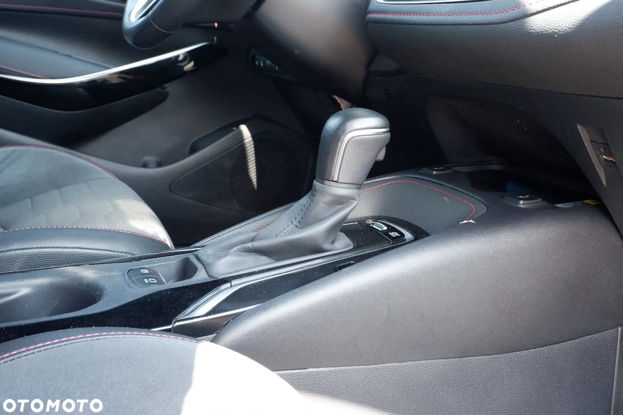 Toyota Corolla 2.0 Hybrid Executive - 6