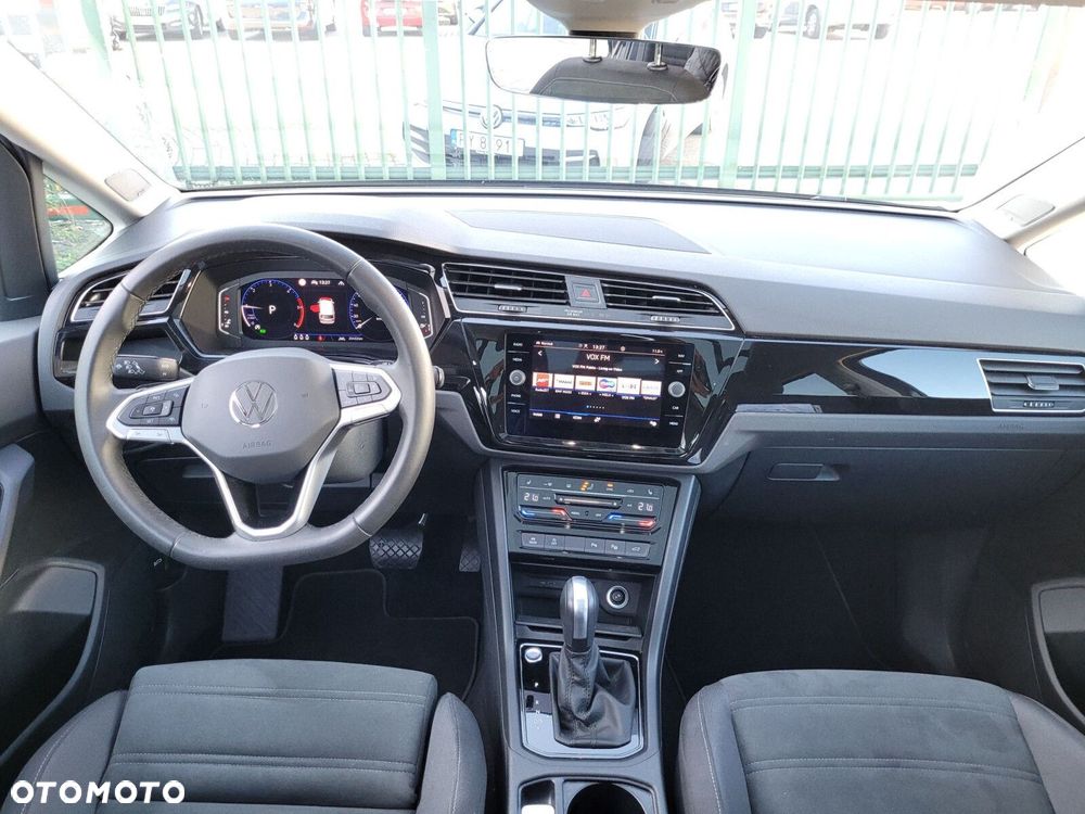 Volkswagen Touran - 12