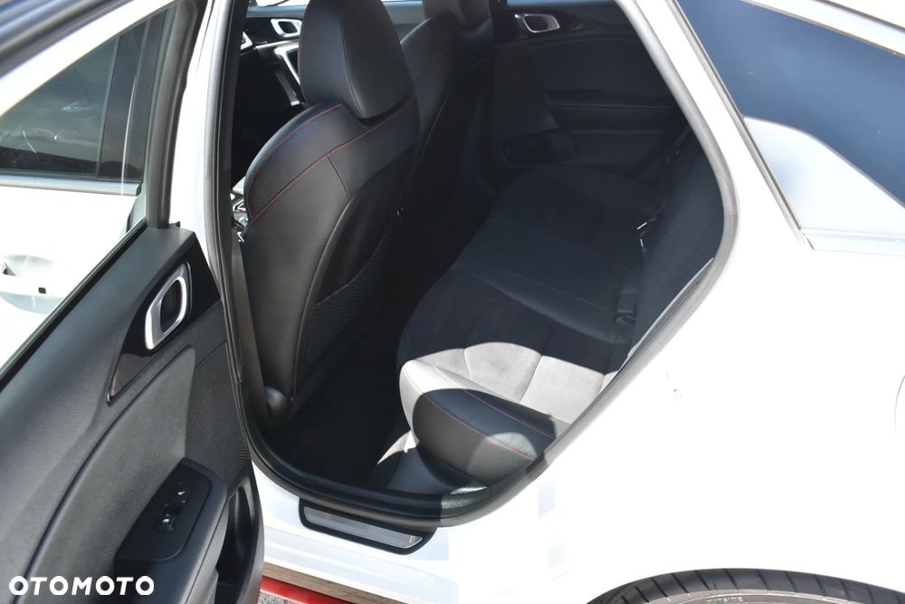 Kia ProCeed 1.6 T-GDI DCT7 OPF GT - 18