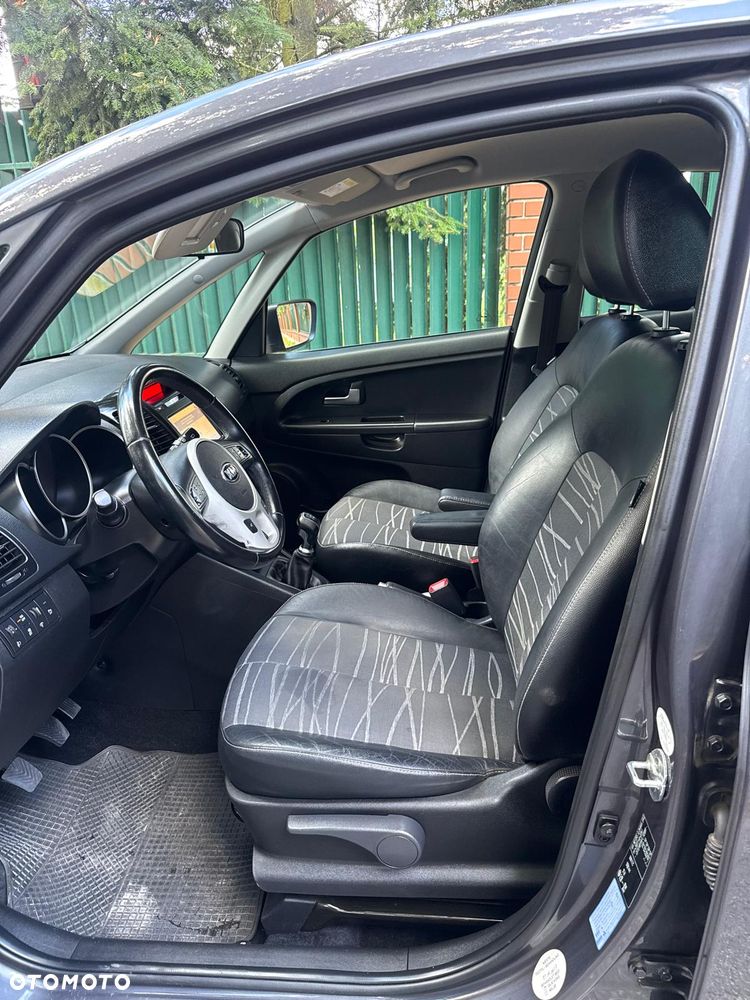 Kia Venga 1.4 CVVT Titanium Collection - 10