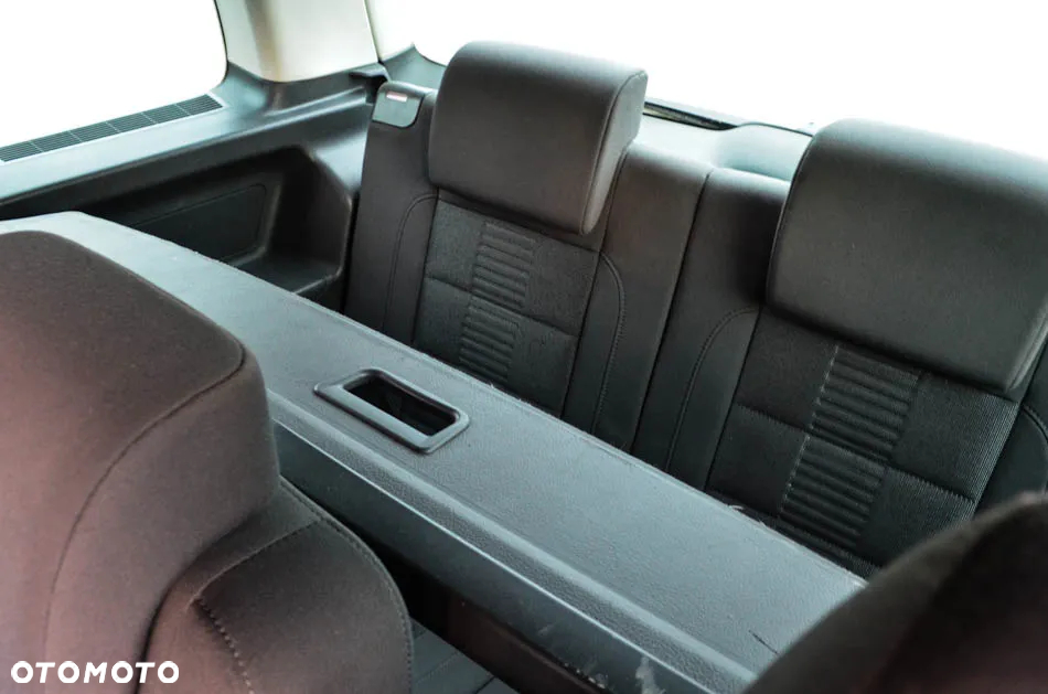 Volkswagen Touran 2.0 TDI DPF Highline - 29