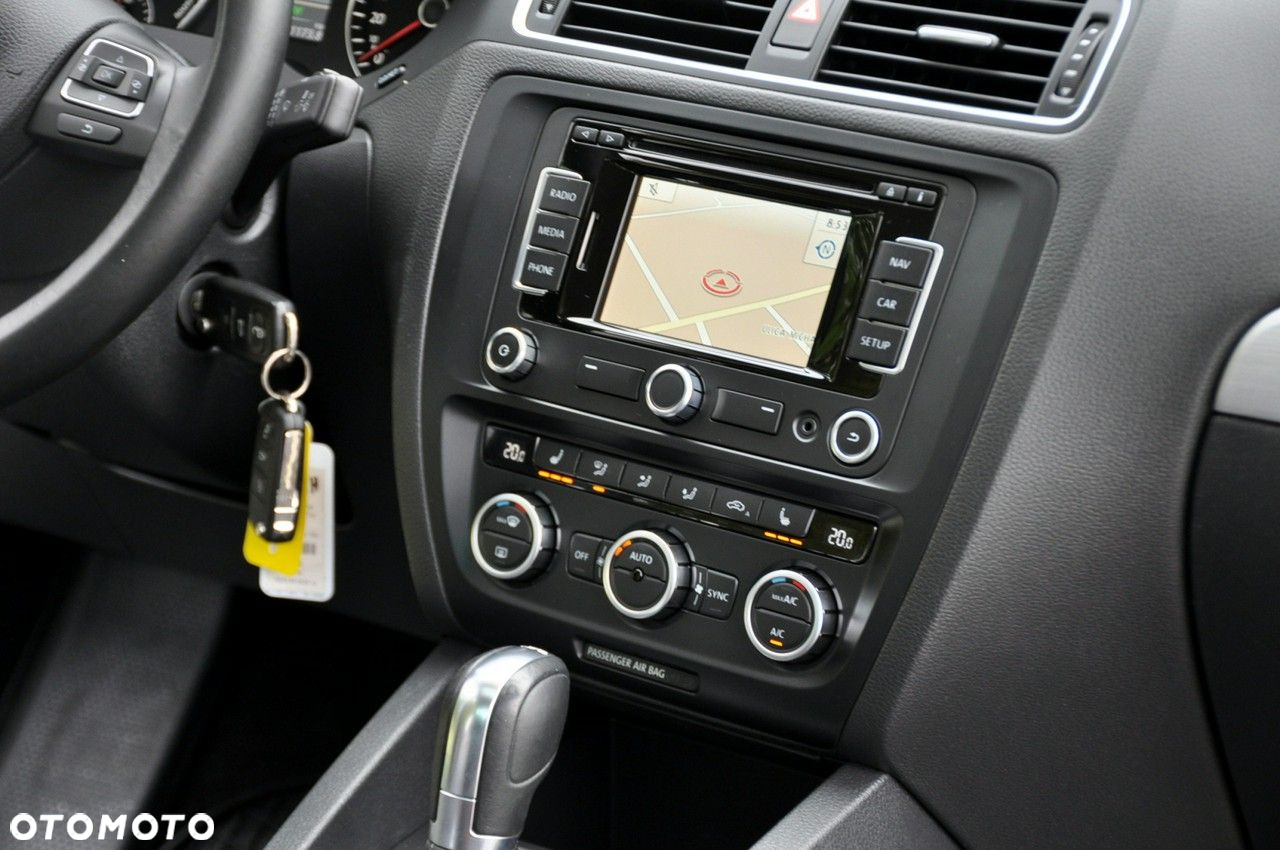 Volkswagen Jetta 1.4 Hybrid DSG Highline - 27
