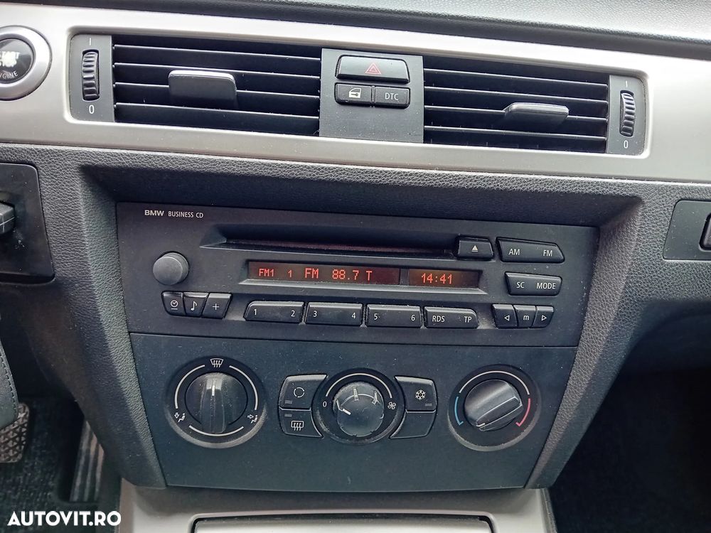 BMW Seria 3 320i Touring - 10