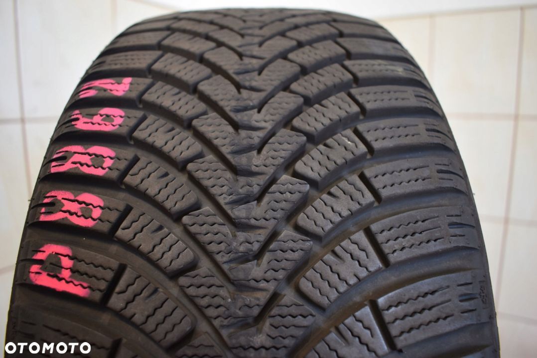 R17 215/40 87V Falken Eurowinter HS01 - 1