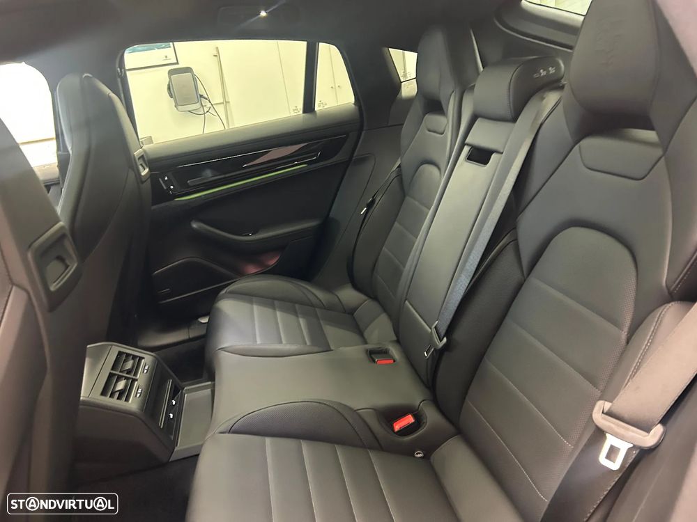 Porsche Panamera 4 E-Hybrid - 23