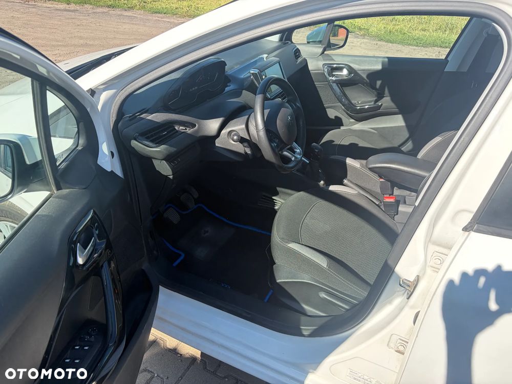 Peugeot 208 - 9