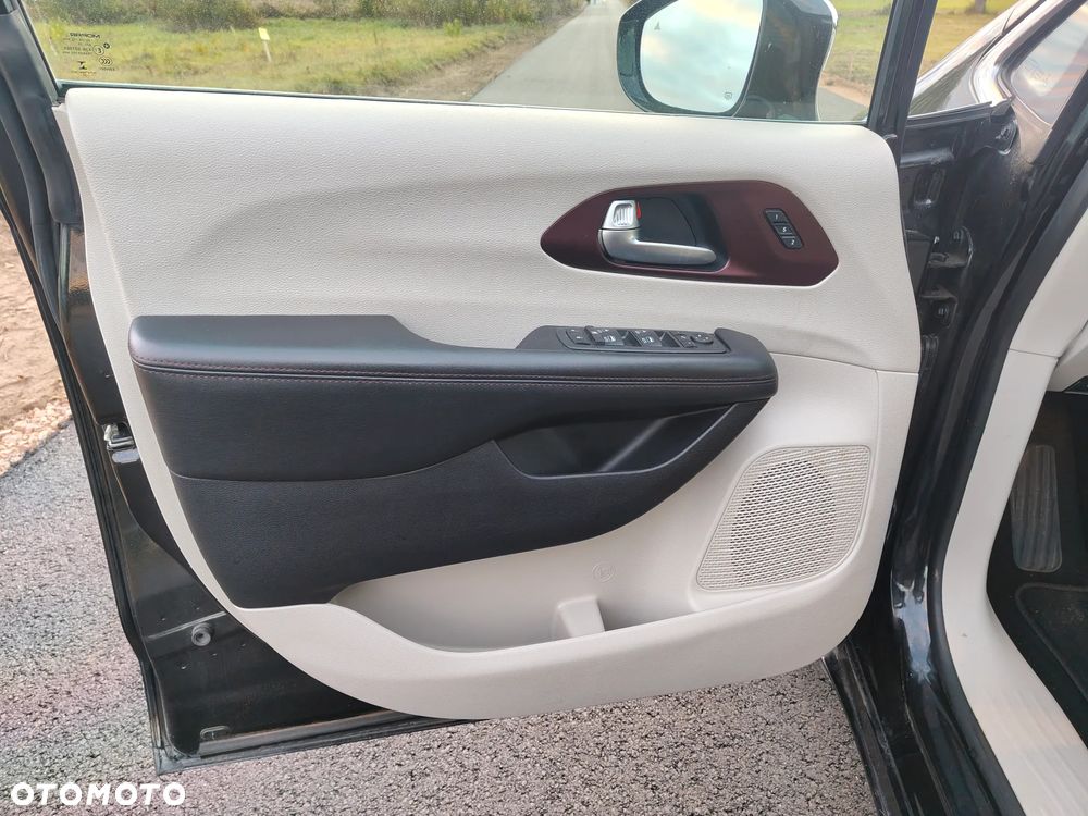 Chrysler Pacifica - 12