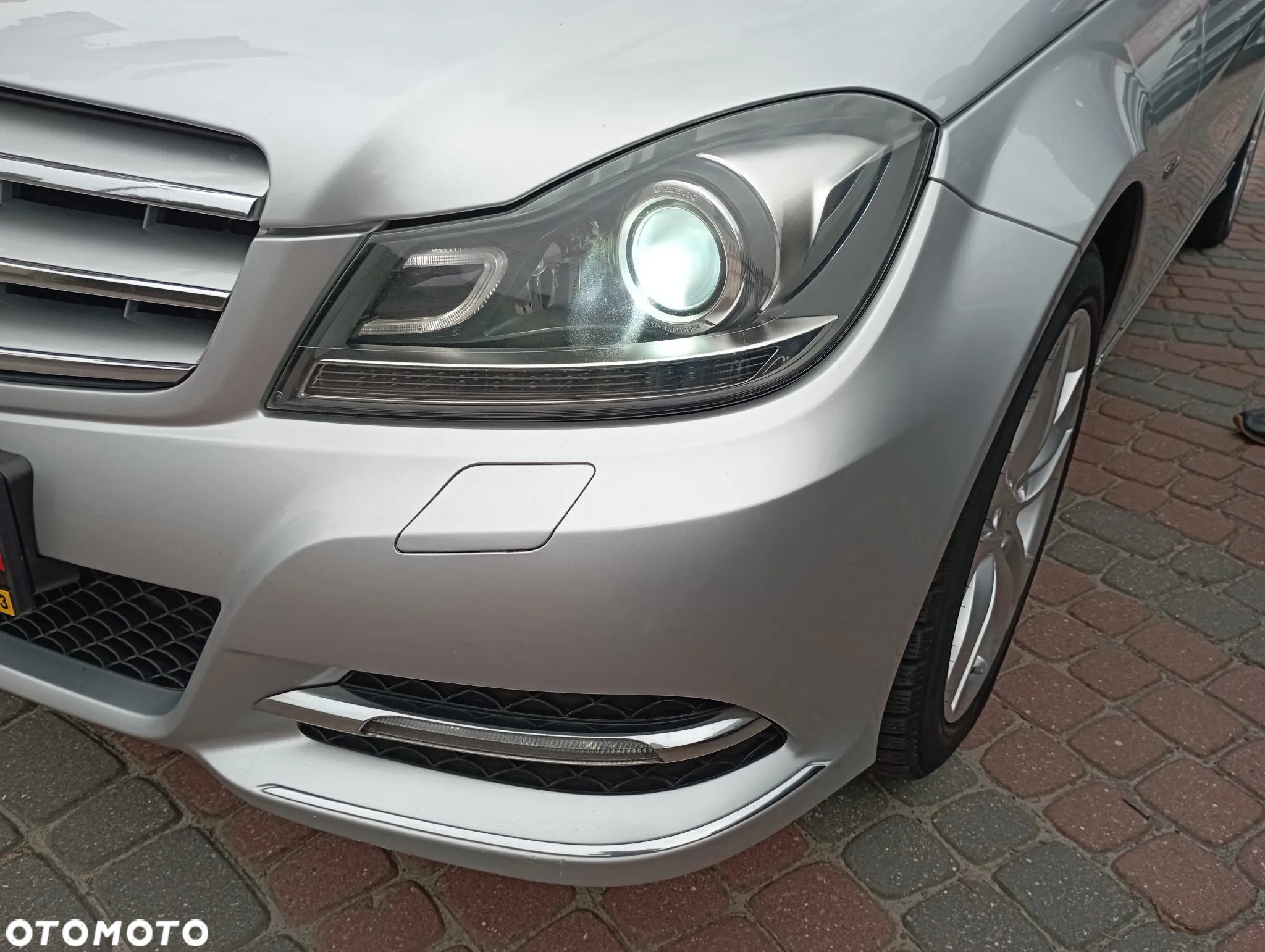 Mercedes-Benz Klasa C 180 CGI BlueEff Avantgarde - 21