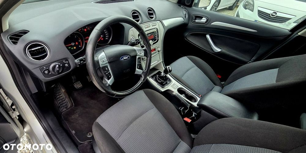 Ford Mondeo - 26