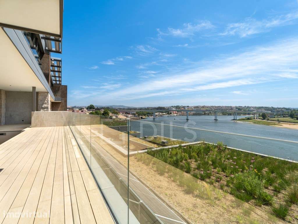 Moradia T4 Duplex, com terraço e piscina, frente ao Rio Douro - Grande imagem: 2/112