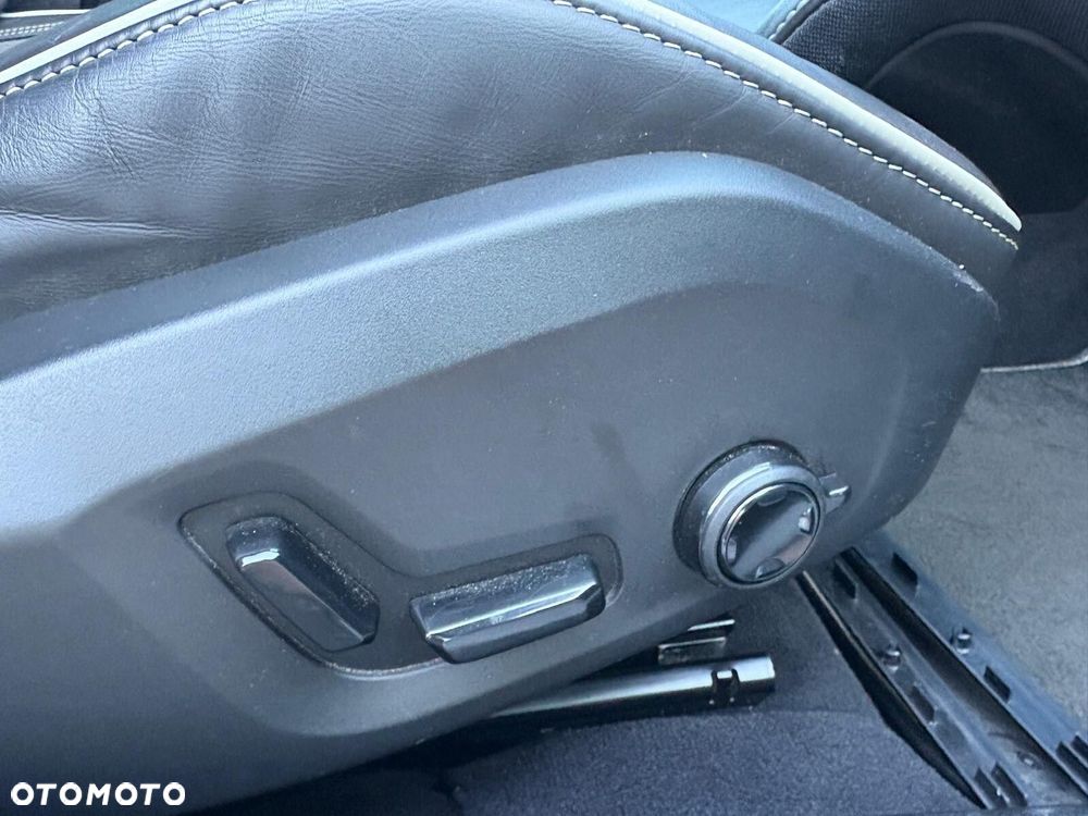 Volvo S60 B5 B AWD R-Design - 18