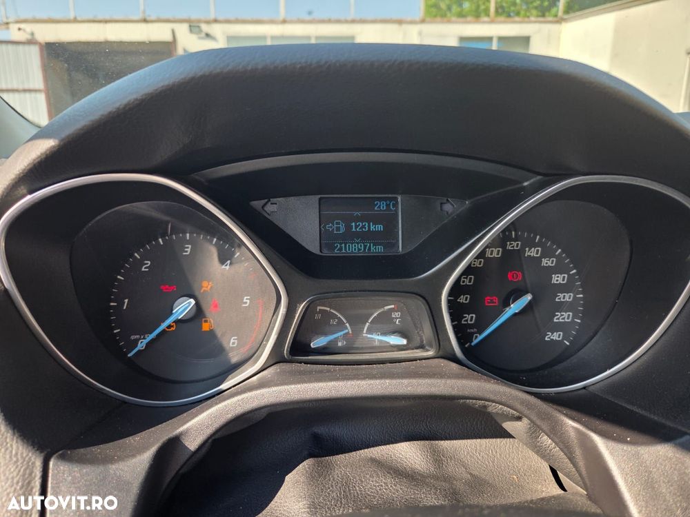 Ford Focus 1.6 TDCI DPF Ambiente - 13