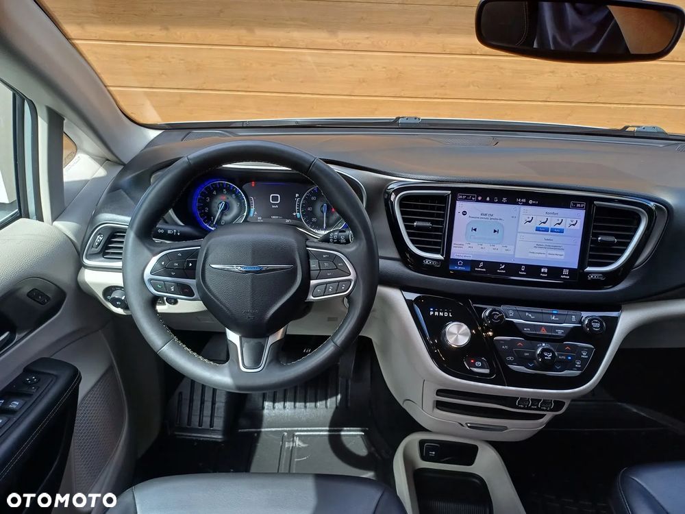 Chrysler Pacifica - 12