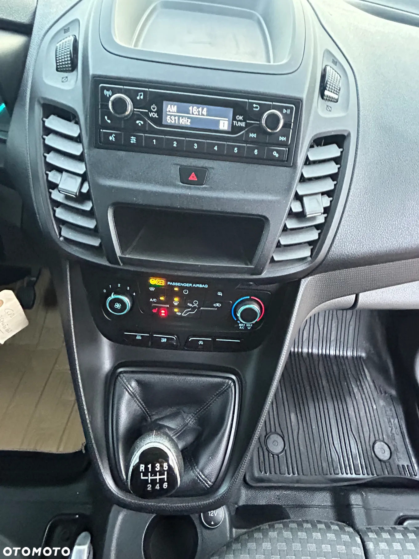 Ford Transit Connect - 11