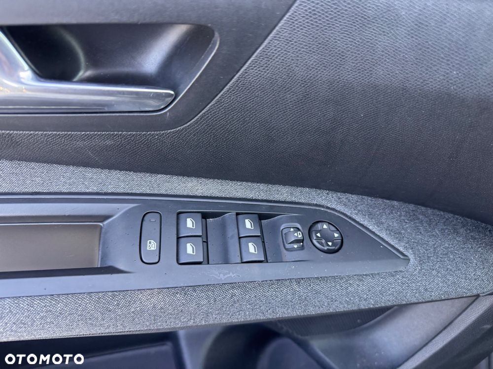 Peugeot 5008 1.2 PureTech Active Pack S&S EAT8 - 18
