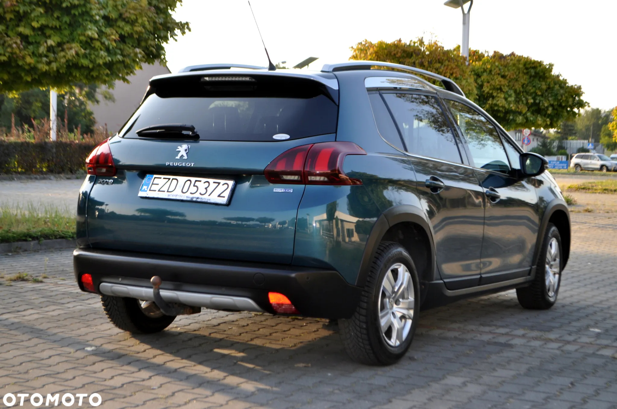 Peugeot 2008 1.6 BlueHDi Allure S&S - 9