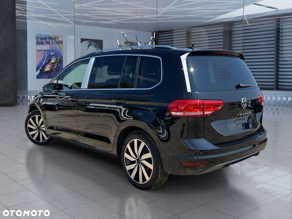 Volkswagen Touran - 10