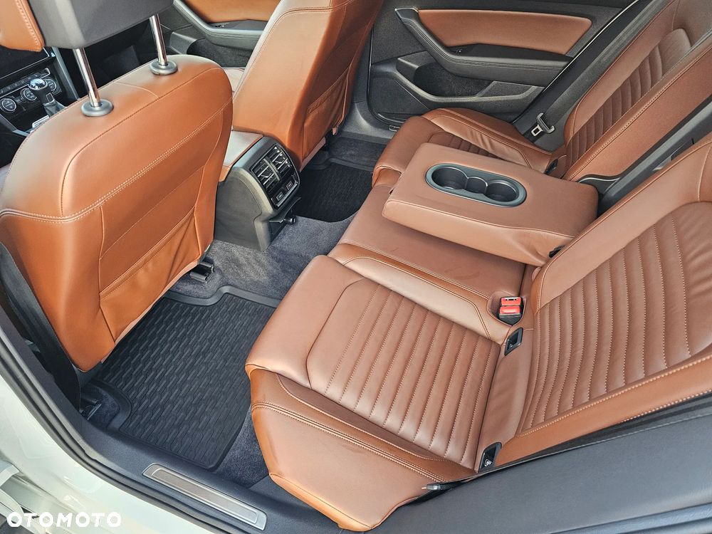 Volkswagen Passat 1.8 TSI BMT Highline - 28