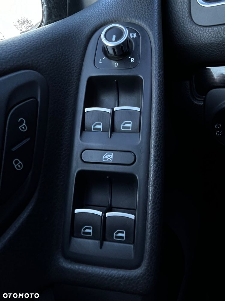 Volkswagen Golf - 22