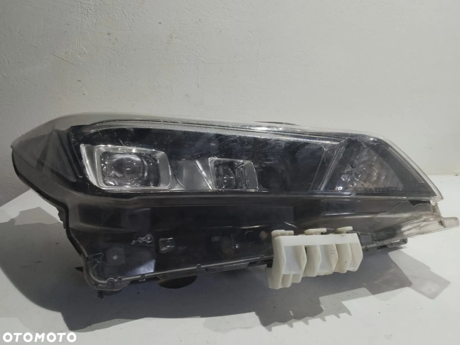 LAMPA PRAWY PRZÓD EU LED 260105SH5A NISSAN LEAF II 2 17- - 1