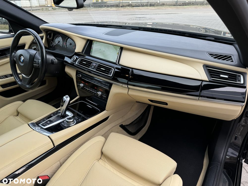 BMW Seria 7 740d xDrive - 14