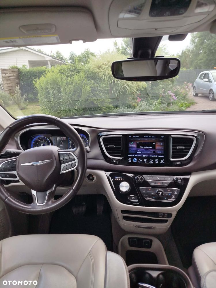 Chrysler Pacifica - 5