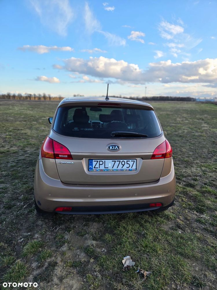 Kia Venga - 28