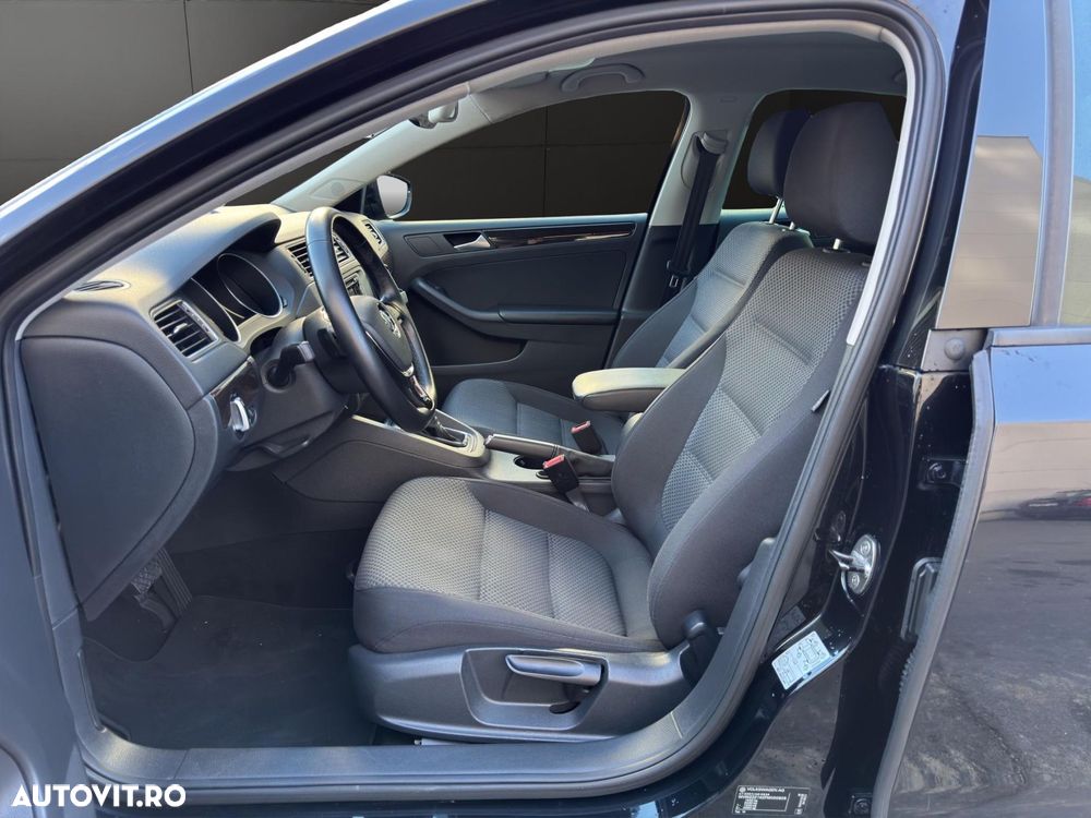 Volkswagen Jetta - 5