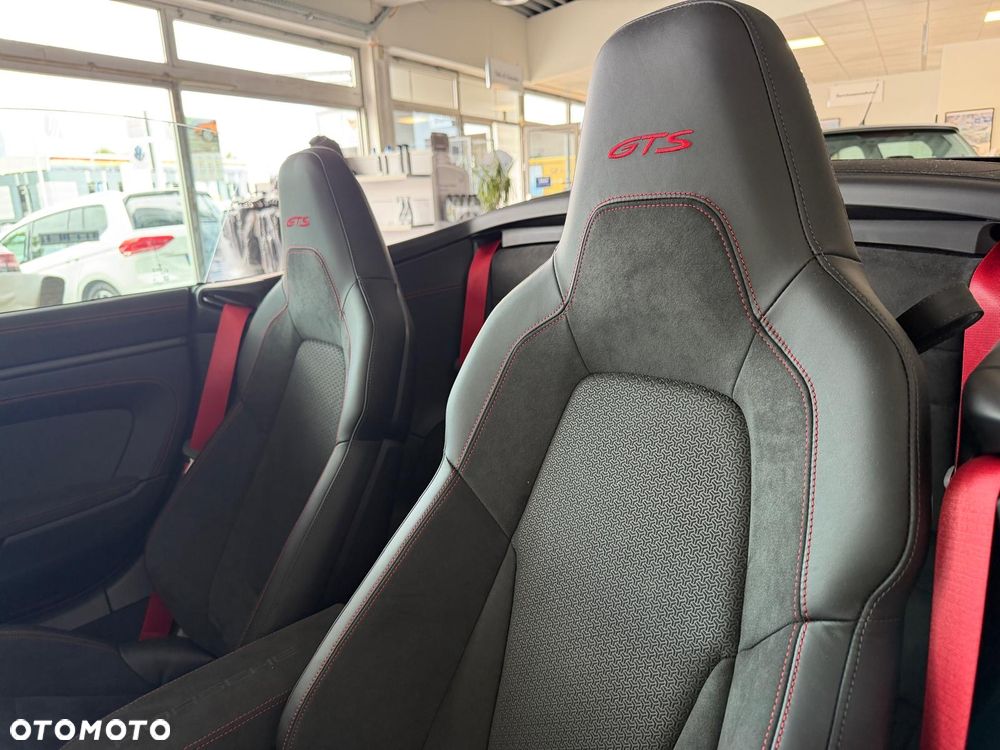 Porsche 911 Carrera T-Hybrid 4 GTS - 11