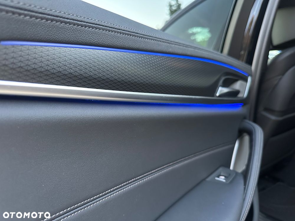 BMW Seria 5 M550i xDrive - 14