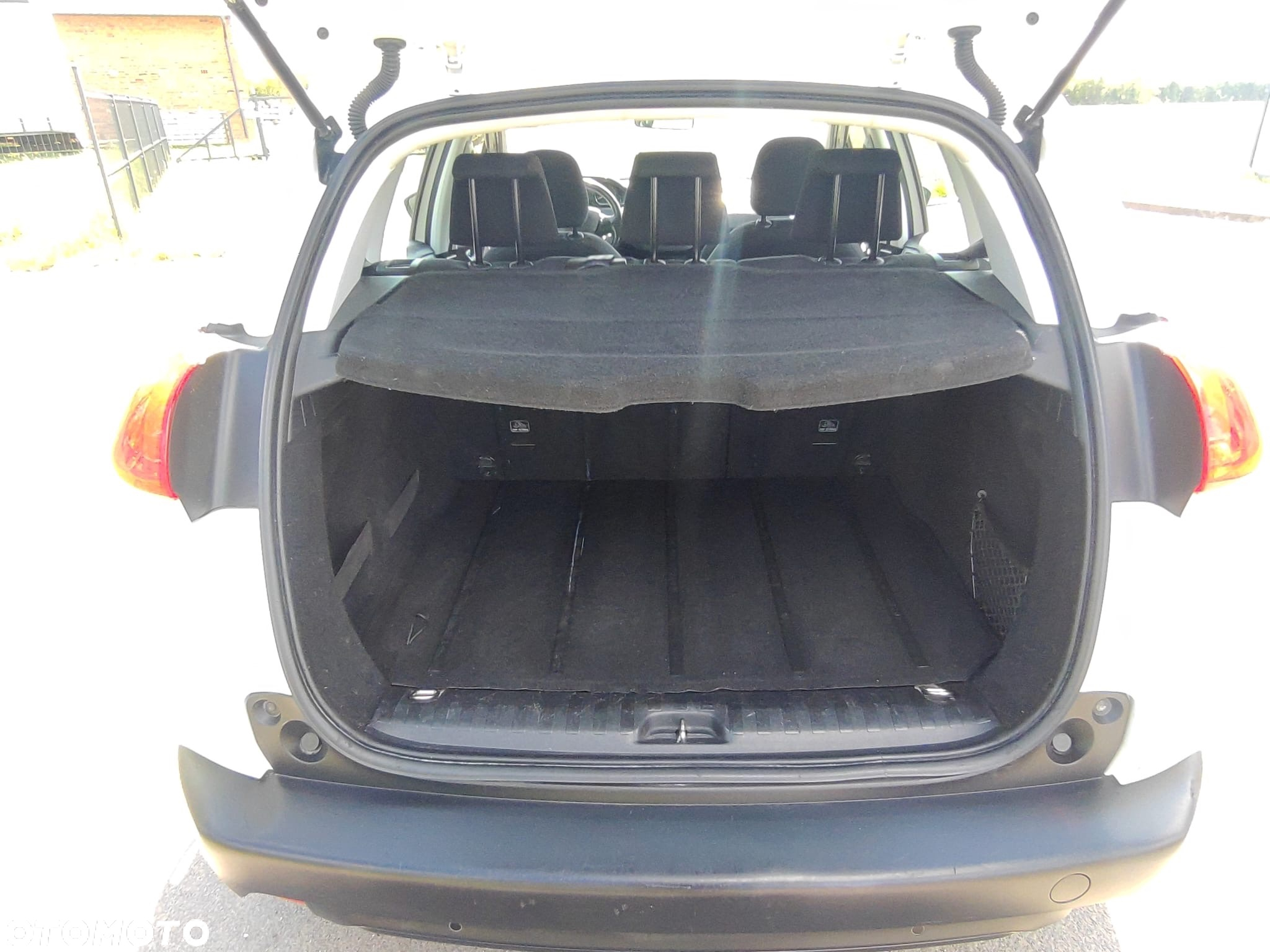 Peugeot 2008 1.2 Pure Tech Allure S&S - 33