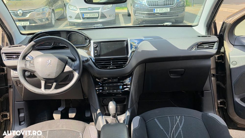 Peugeot 208 - 11