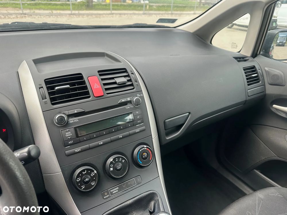 Toyota Auris - 13