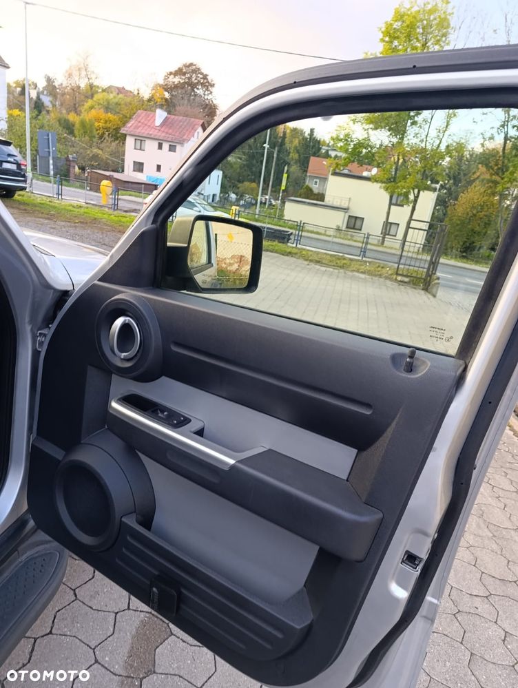 Dodge Nitro 3.7 V6 SLT 4WD - 25