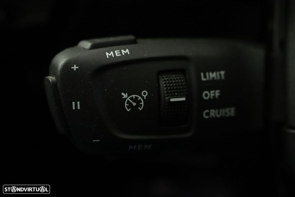 DS DS7 Crossback 1.5 BlueHDi Performance Line EAT8 - 17