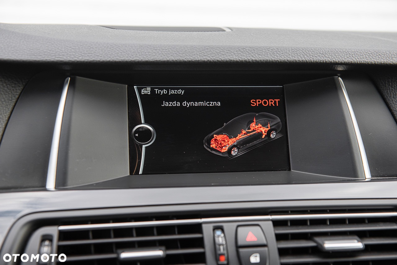BMW Seria 5 520d xDrive - 23