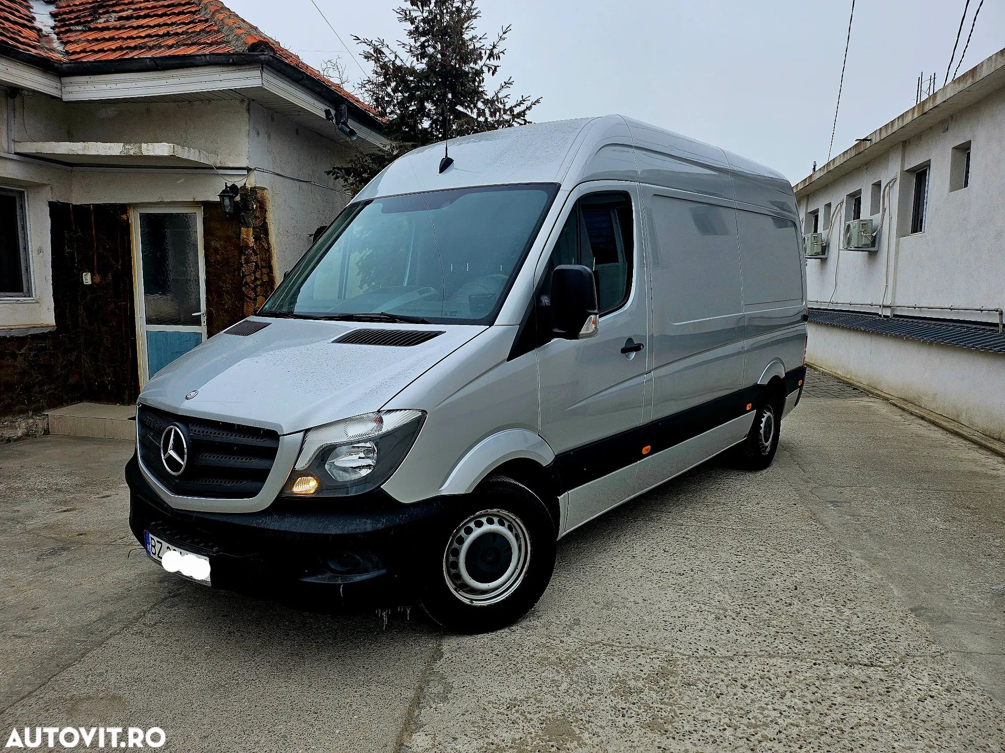 Mercedes-Benz Sprinter - 1