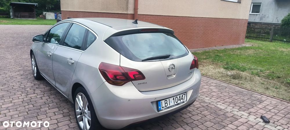 Opel Astra IV 1.7 CDTI Cosmo - 3