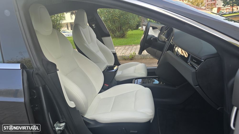 Tesla Model S Long Range - 23