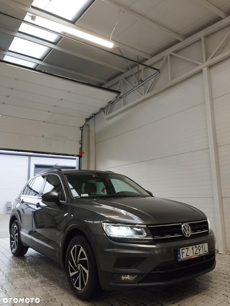 Volkswagen Tiguan - 1