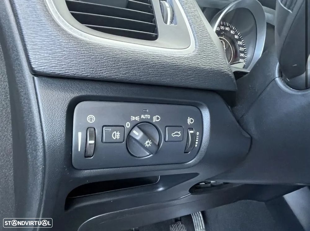 Volvo V40 1.6 D2 Eco Momentum - 19
