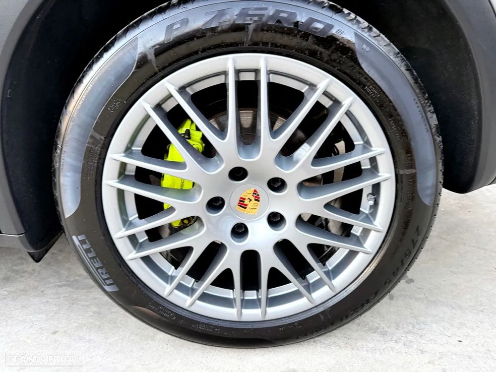 Porsche Cayenne S Hybrid - 51