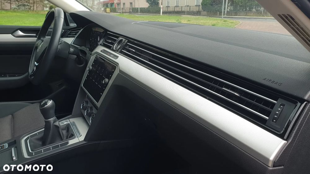 Volkswagen Passat 2.0 TDI BMT Comfortline - 22