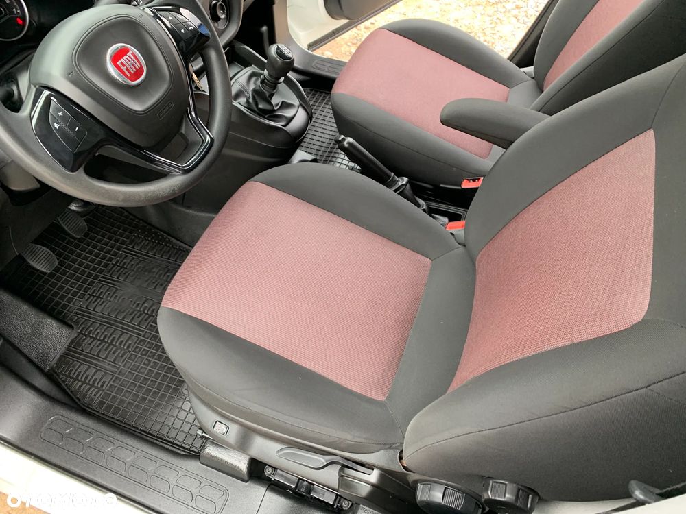 Fiat DOBLO PROFESSIONAL L2H1 Long MAXI VAN WZMOCNIONY Ładowność 961kg, Homologacja cięż. VAT-1, HAK wpinany 1300kg, Alarm, Czujniki parkowania, Halogeny, Podgrzewane fotele, Koła 16' MOCNY SILNIK 1.6 MultiJet, 105KM Emisja spalin Euro-6, Skrzynia biegów 6cio stopniowa! Zabudowa paki, F-VAT23% - 17