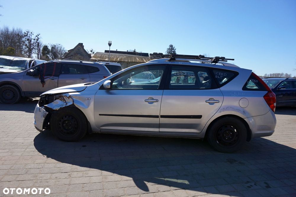 KIA CEED I LIFT KOMBI 2011 9S 1.6 16V G4FC 123KM M6CF1 SREBRNY na części - 2